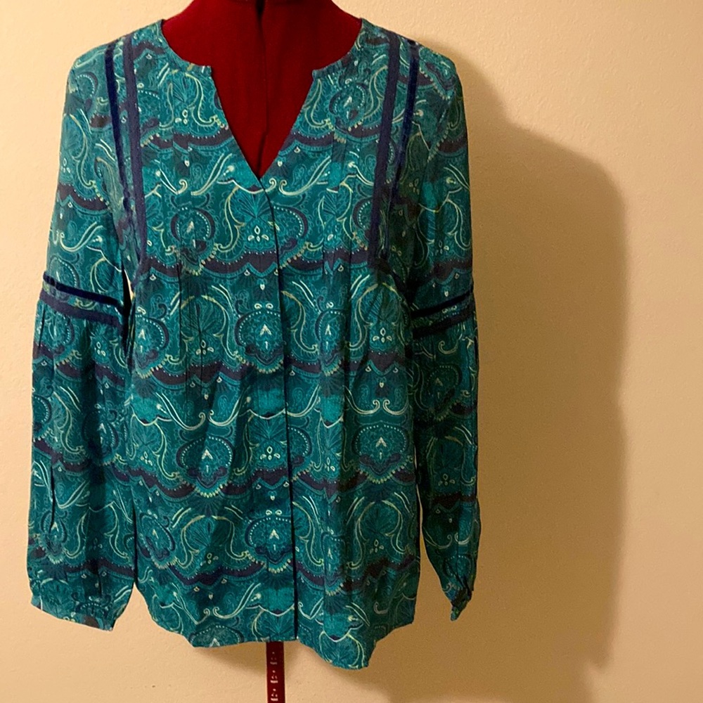 St. John’s Bay Size S blue printed long sleeve buttoned down V neck NWT blouse